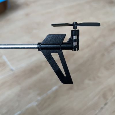 ヘリコプターの高度保持 リモート距離 15M HUGTEC 402-C 左右回転 ヘリコプター 前後飛行玩具