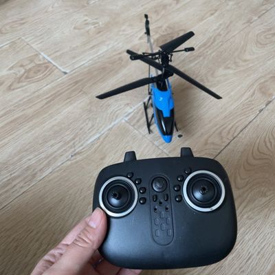 ヘリコプターの高度保持 リモート距離 15M HUGTEC 402-C 左右回転 ヘリコプター 前後飛行玩具