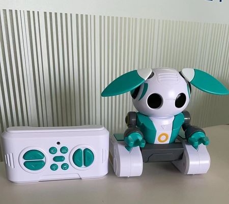 教育用ロボット HUGTEC S024 玩具ロボット リモコン制御 ジェスチャー STEM 3 プラスチック音楽 ライト機能 ユニセックス用の自動